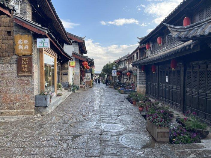 专业有问必答平台-跟女朋友分手一个月了发视频还接发信息就不回？解答您的疑问